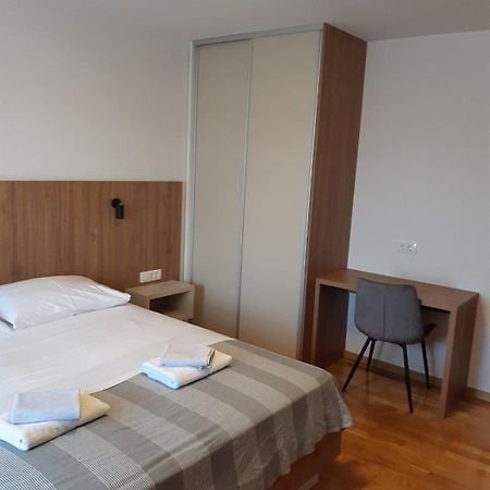 Apartments Mare Malinska Exterior photo